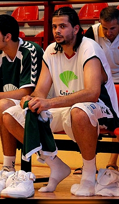 Vitor Faverani profile